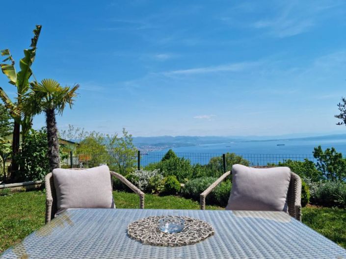Image No.1-4 Bed Property for sale