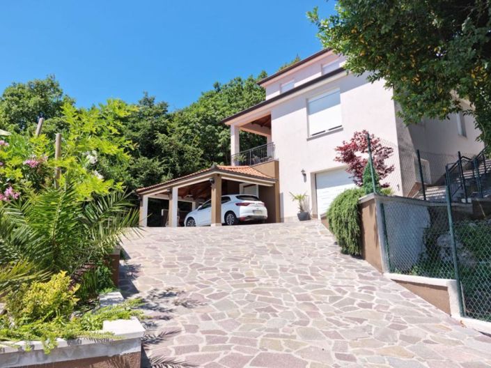 Image No.10-4 Bed Property for sale