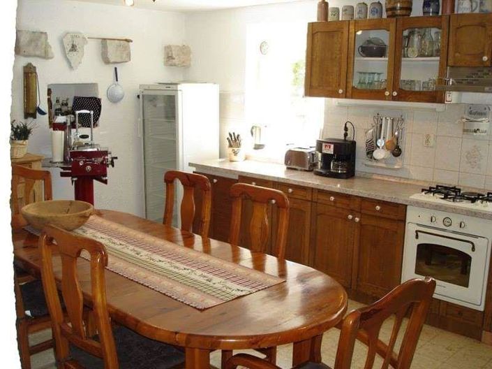 Image No.10-9 Bed Property for sale