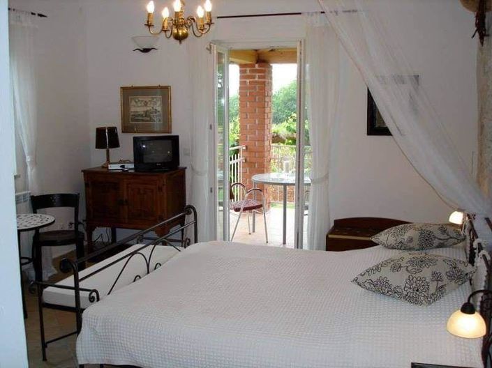 Image No.11-9 Bed Property for sale