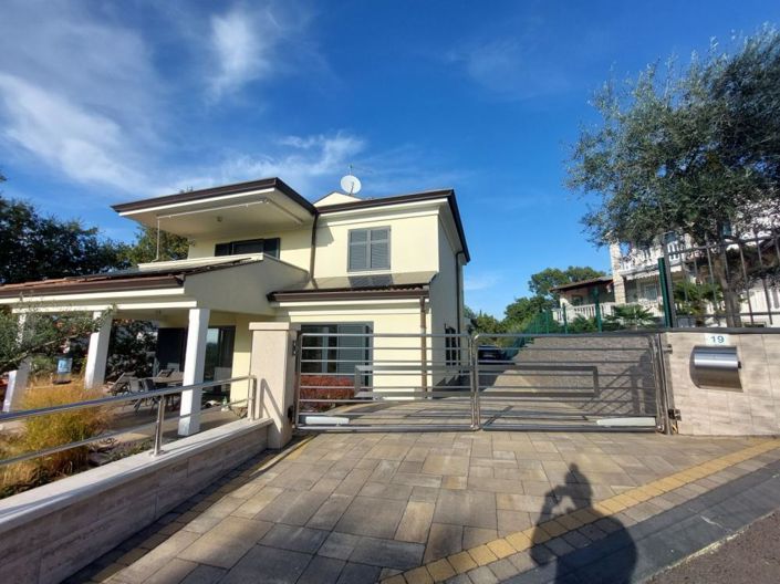 Image No.6-4 Bed Property for sale