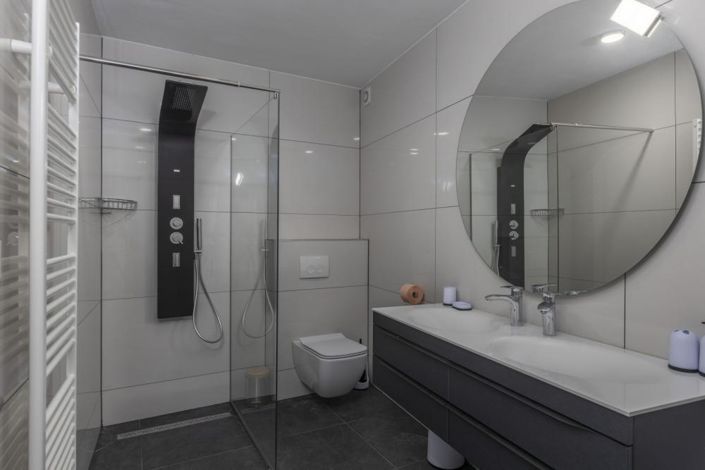 Image No.14-6 Bed Property for sale