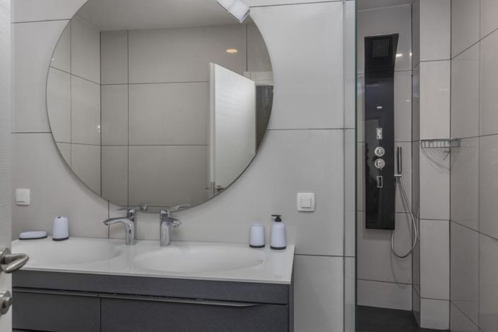 Image No.21-6 Bed Property for sale