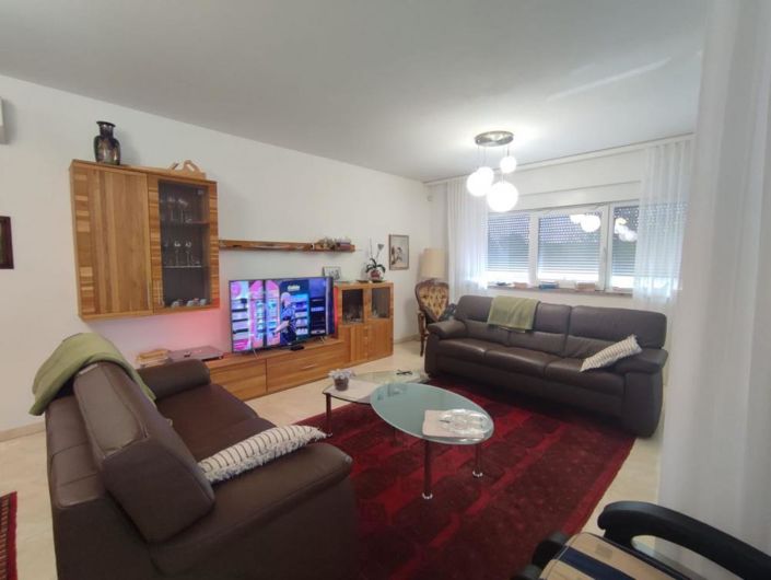 Image No.12-3 Bed Property for sale