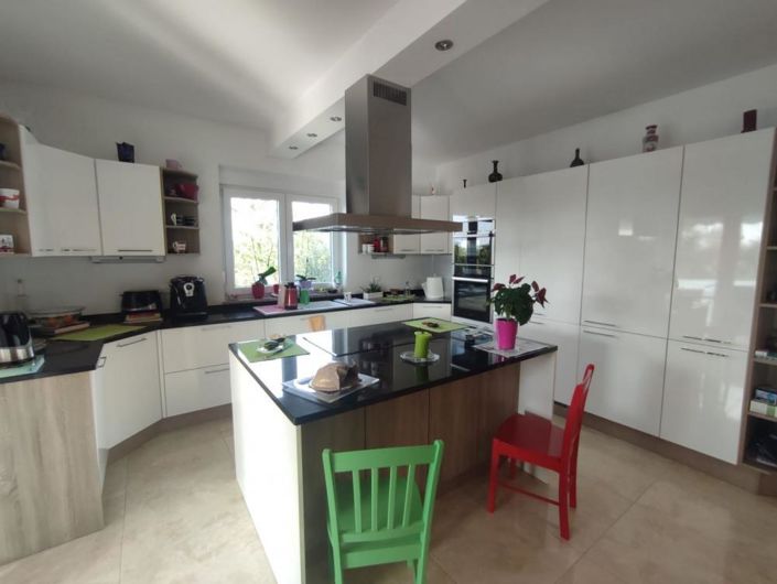 Image No.15-3 Bed Property for sale