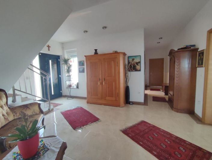 Image No.21-3 Bed Property for sale