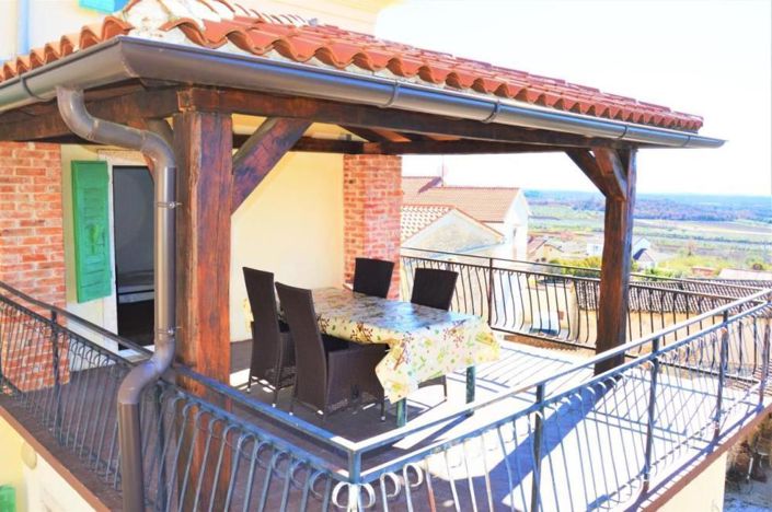 Image No.2-Propriété de 13 chambres à vendre à Višnjan