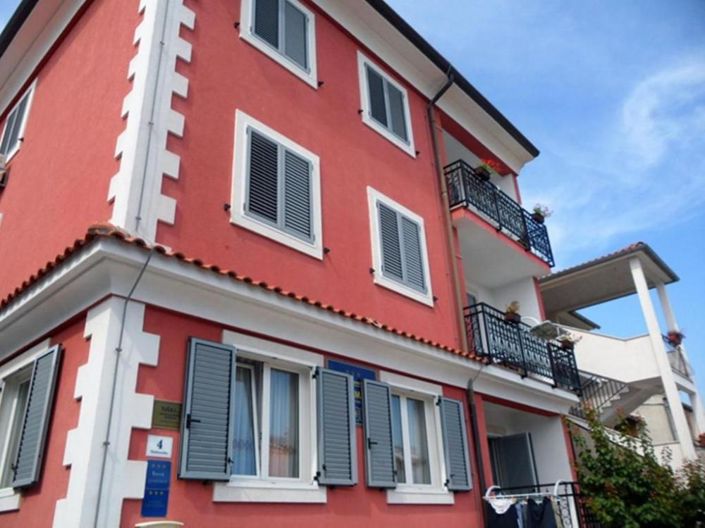 Image No.1-Propriété de 14 chambres à vendre à Rovinj