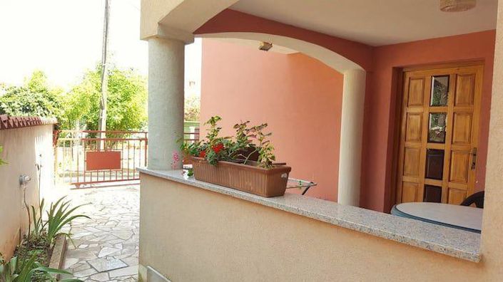 Image No.10-9 Bed Property for sale