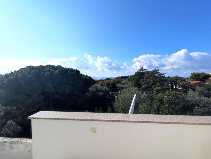 Image No.14-9 Bed Property for sale