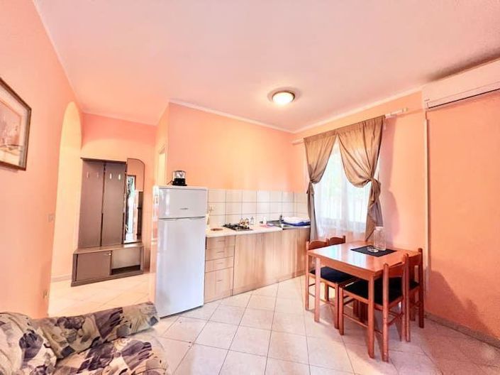 Image No.17-9 Bed Property for sale