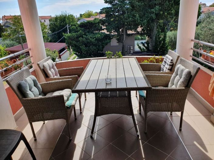 Image No.24-9 Bed Property for sale