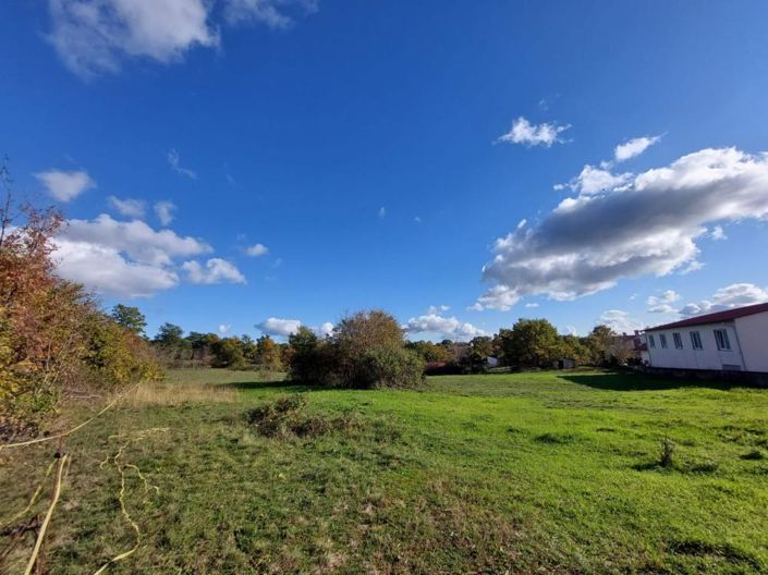 Image No.11-3 Bed Property for sale