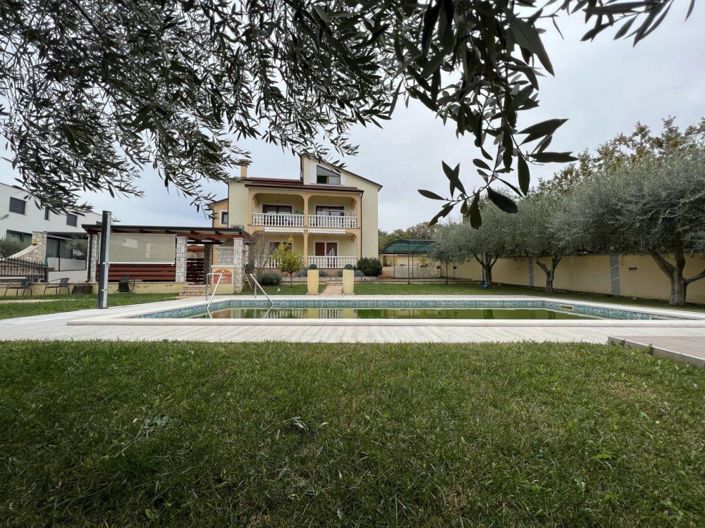Image No.1-11 Bed Property for sale
