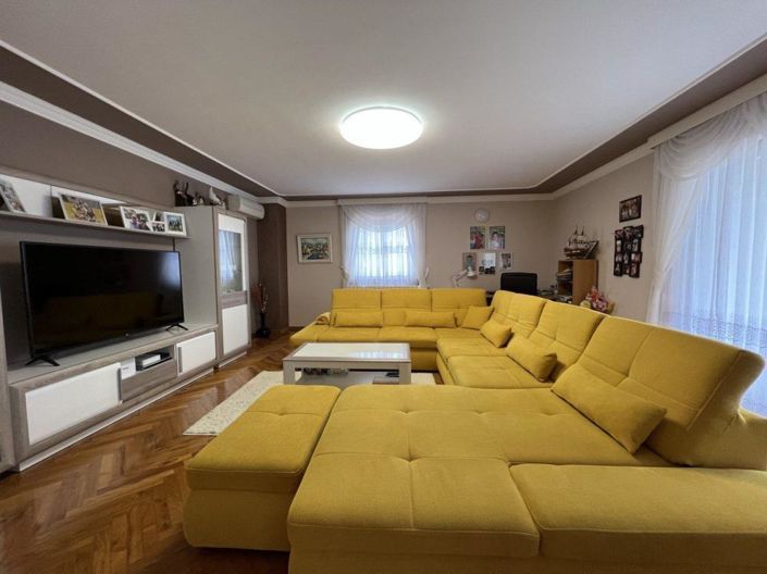 Image No.3-Propriété de 11 chambres à vendre à Umag