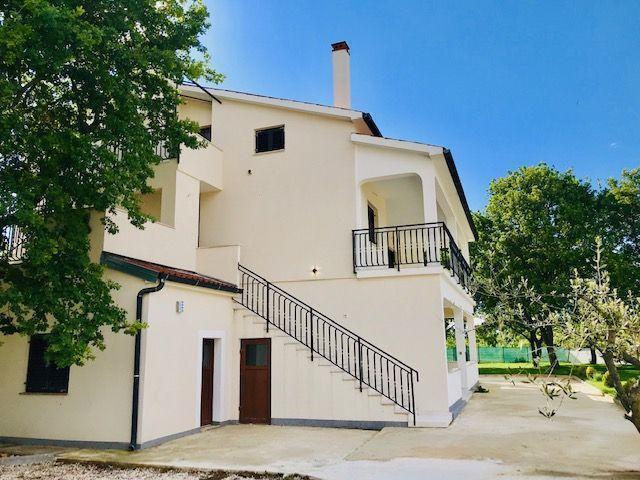 Image No.13-11 Bed Property for sale