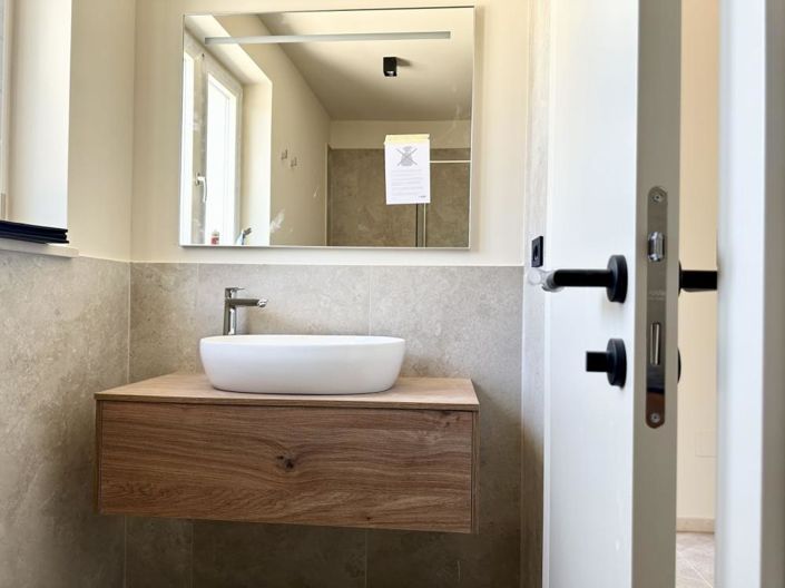 Image No.18-3 Bed Property for sale