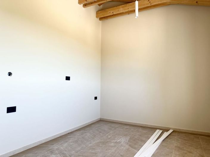 Image No.24-3 Bed Property for sale