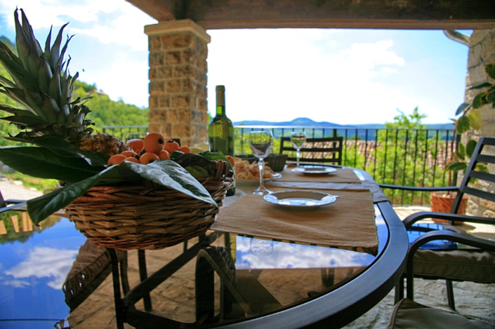 Image No.10-2 Bed Property for sale