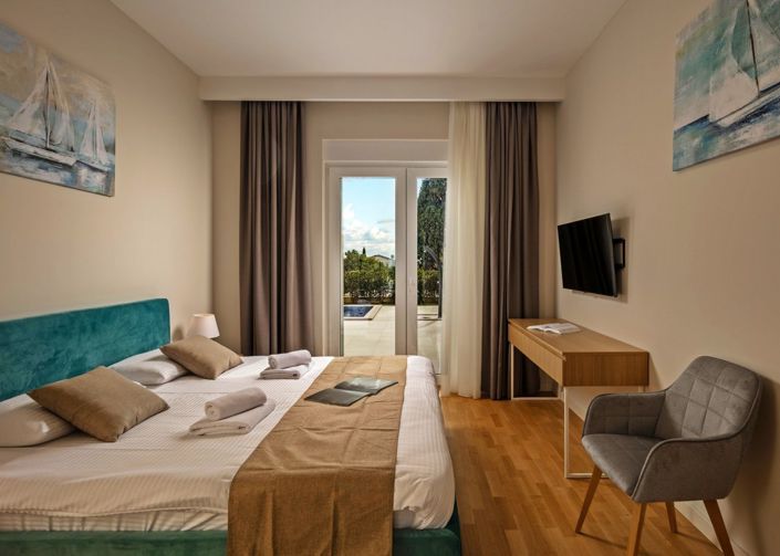 Image No.17-3 Bed Property for sale