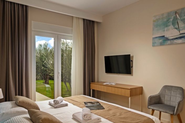 Image No.18-3 Bed Property for sale