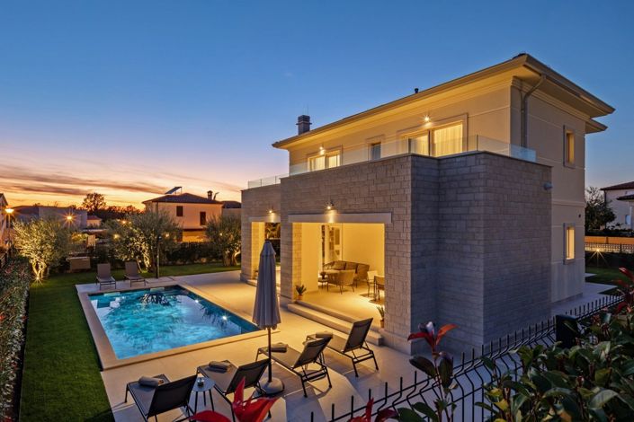 Image No.2-Propriété de 3 chambres à vendre à Porec