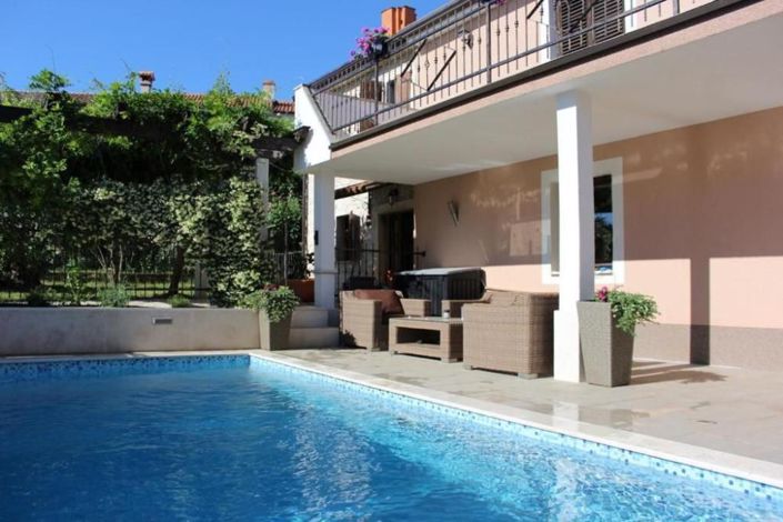 Image No.1-Propriété de 6 chambres à vendre à Croatie