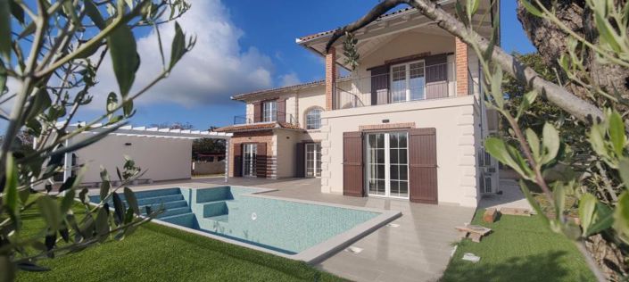 Image No.1-4 Bed Property for sale