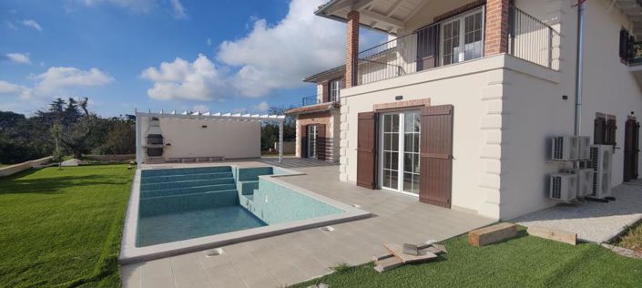 Image No.2-4 Bed Property for sale