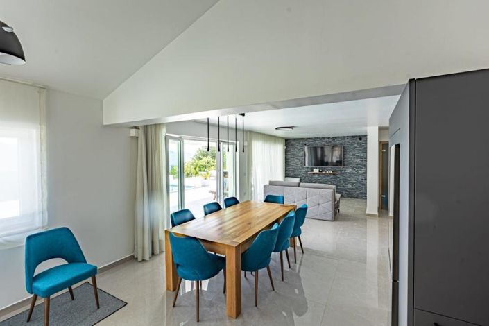 Image No.16-4 Bed Property for sale