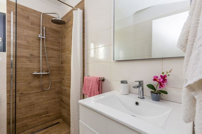 Image No.13-6 Bed Property for sale