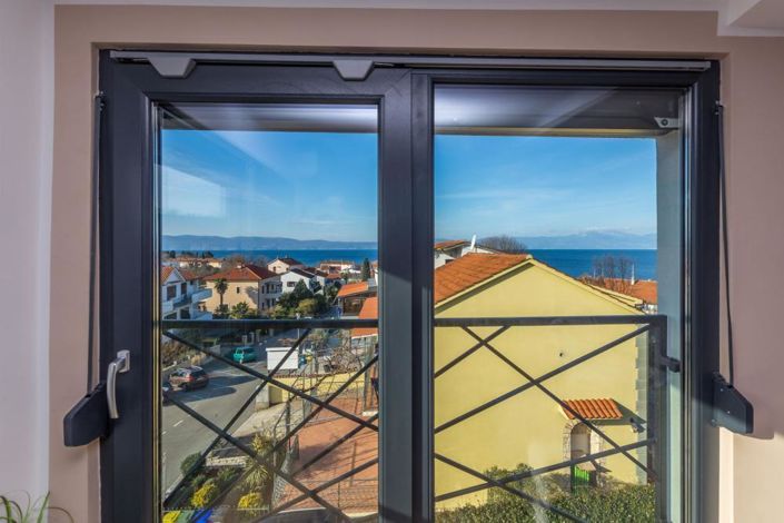 Image No.15-6 Bed Property for sale