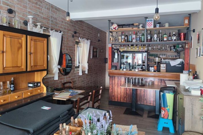 Image No.5-6 Bed Property for sale