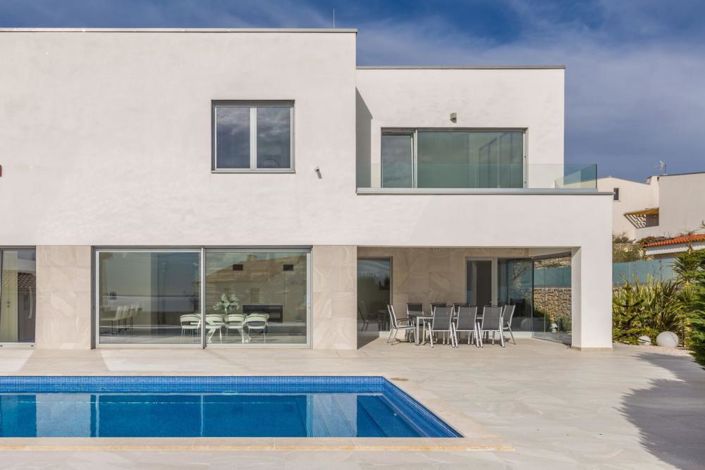 Image No.8-3 Bed Property for sale