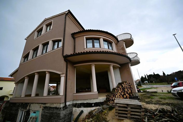 Image No.1-Propriété de 6 chambres à vendre à Rovinj