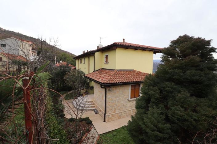 Image No.1-4 Bed Property for sale