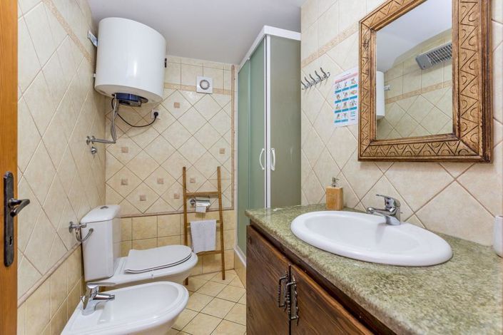 Image No.10-3 Bed Property for sale