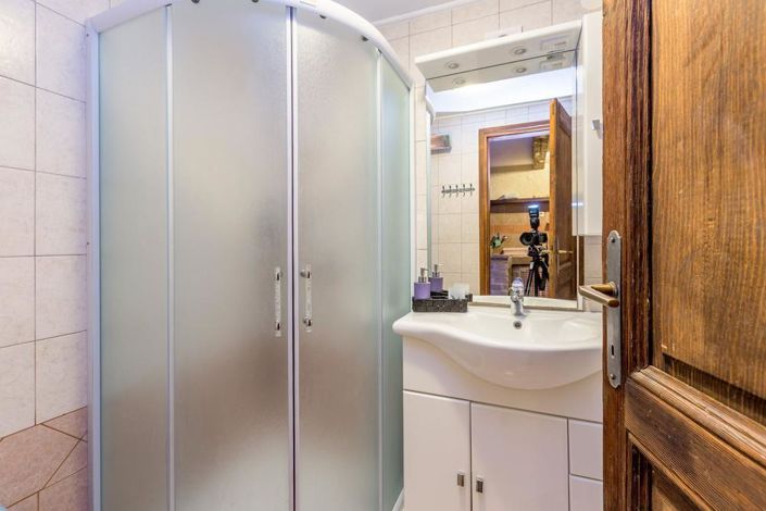 Image No.13-3 Bed Property for sale