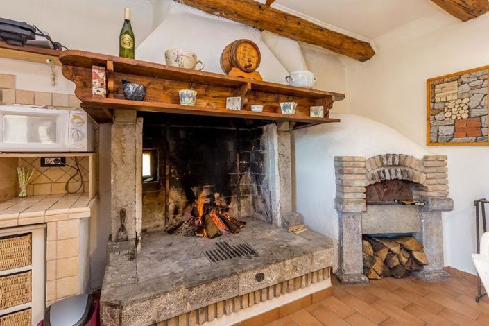 Image No.8-3 Bed Property for sale