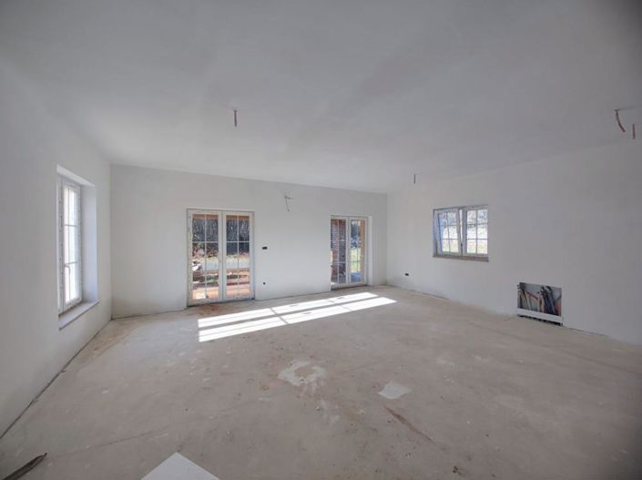 Image No.7-4 Bed Property for sale