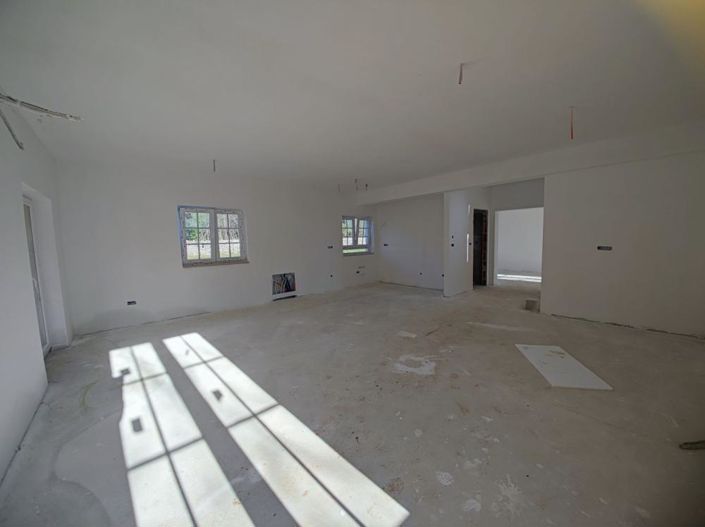 Image No.6-4 Bed Property for sale