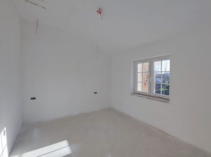 Image No.8-4 Bed Property for sale