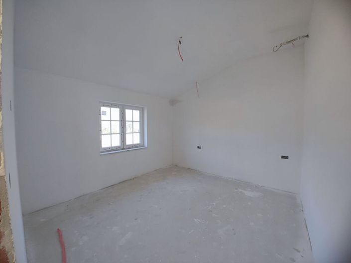 Image No.8-4 Bed Property for sale