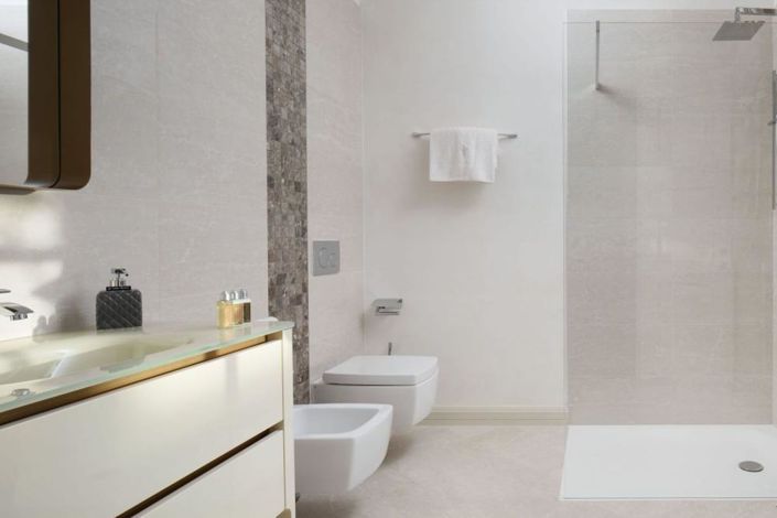 Image No.10-4 Bed Property for sale