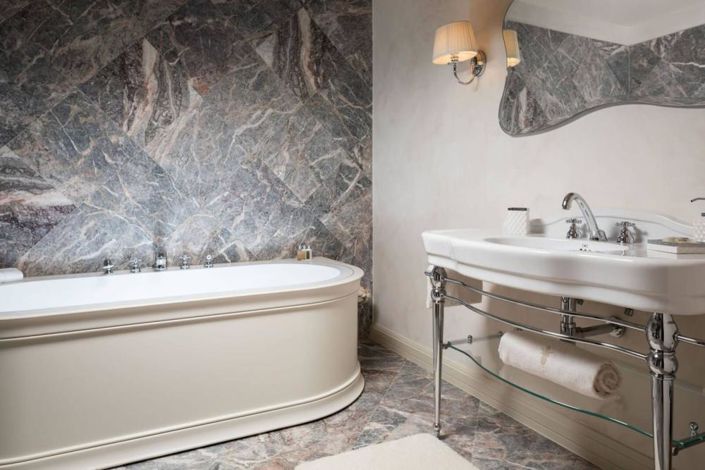 Image No.15-4 Bed Property for sale