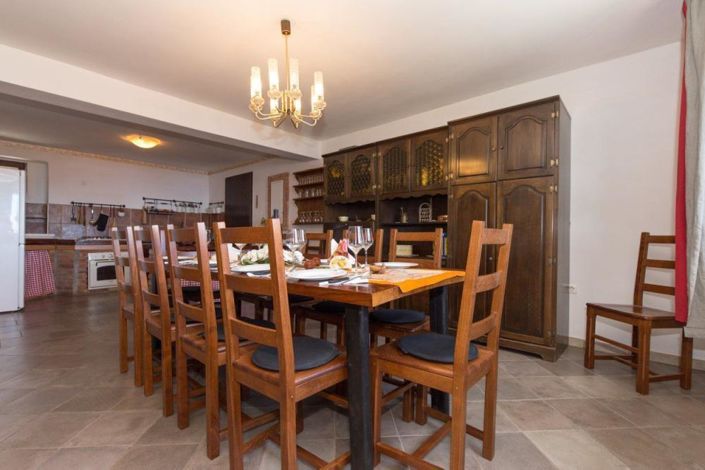 Image No.24-7 Bed Property for sale