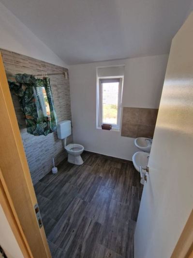 Image No.14-8 Bed Property for sale