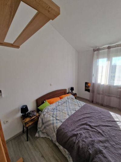 Image No.20-8 Bed Property for sale