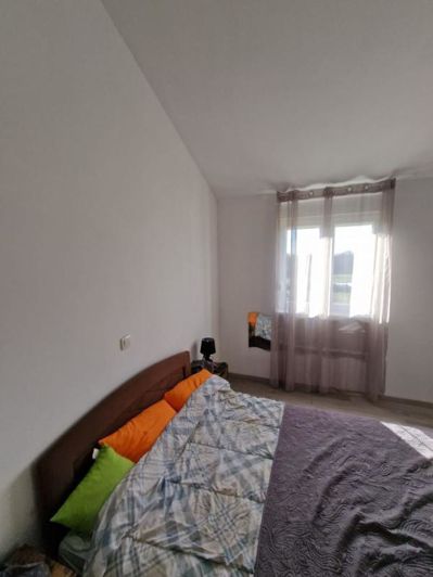 Image No.21-8 Bed Property for sale