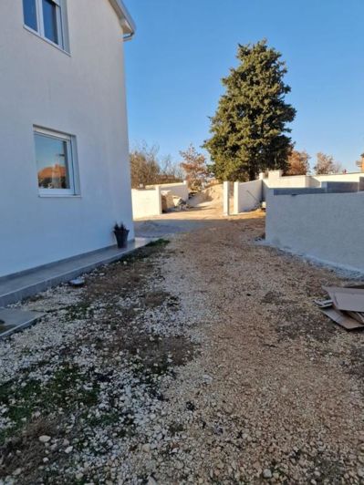 Image No.8-8 Bed Property for sale